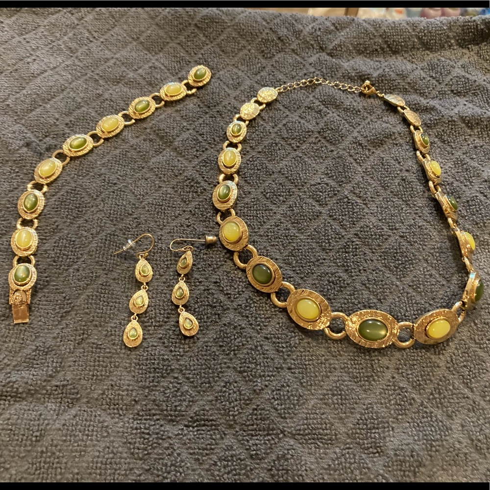 Green/Textured Gold Set